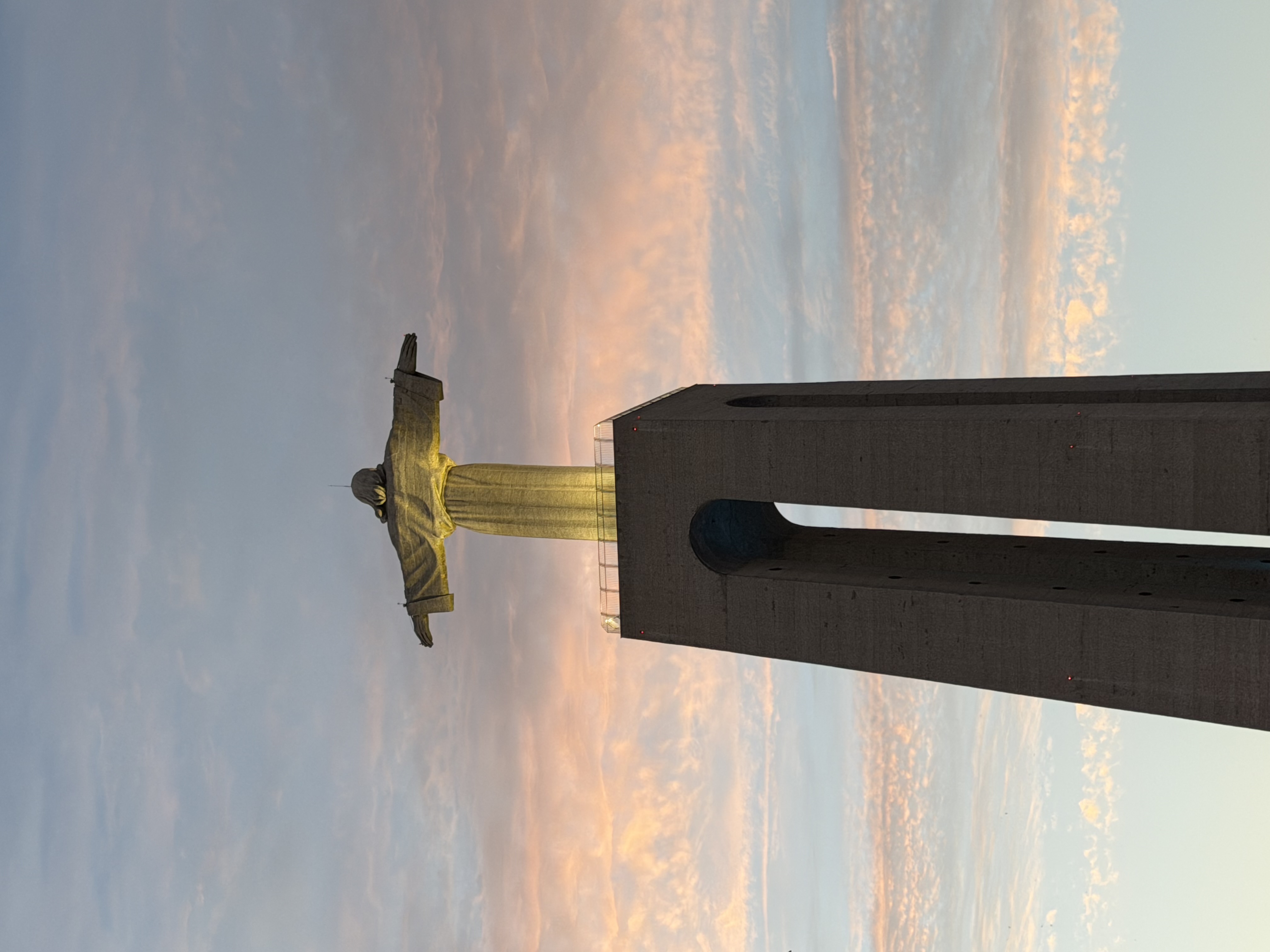 Cristo Rei à Lisbonne dans la lumière douce du soir