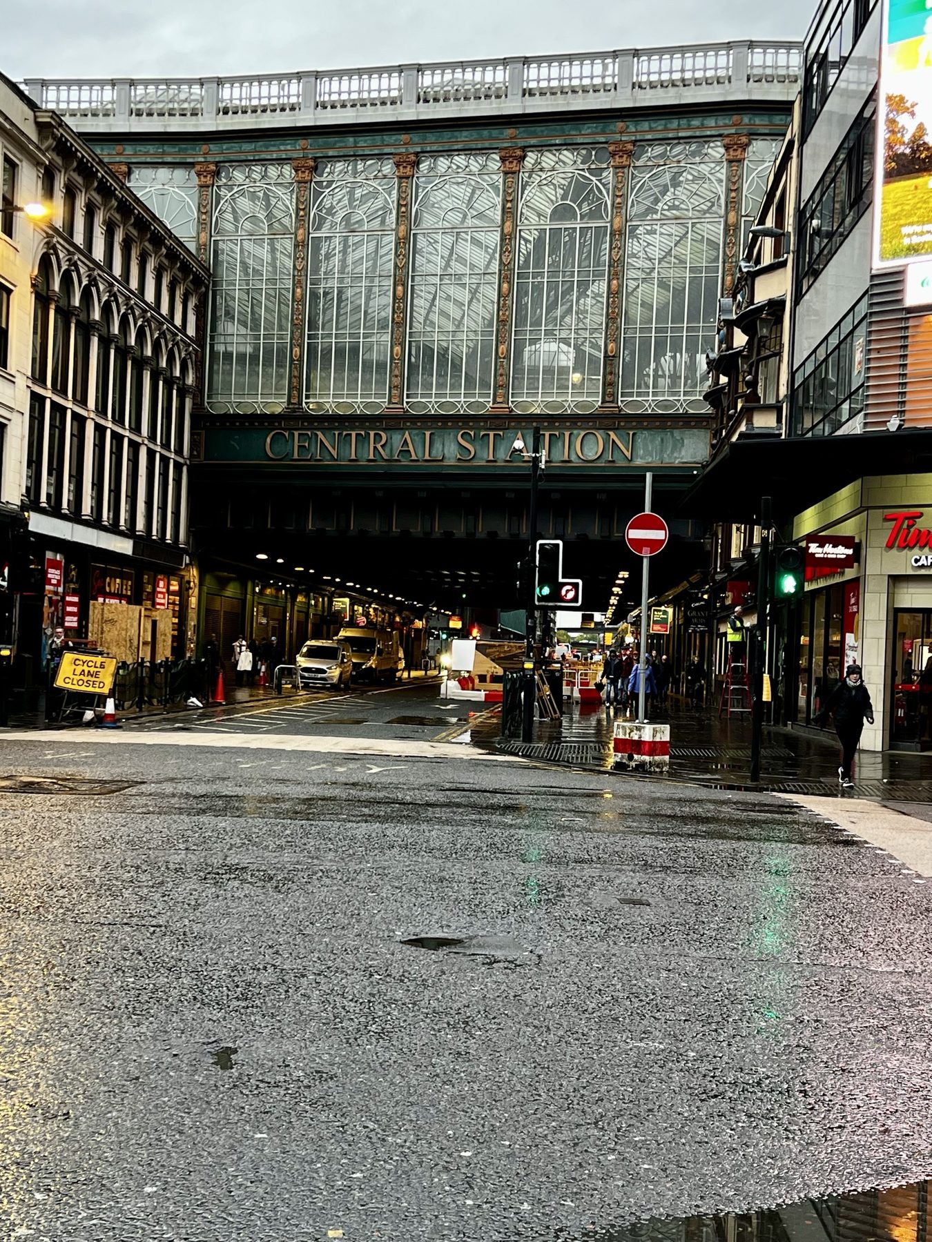 Rue écossaise près d’une gare