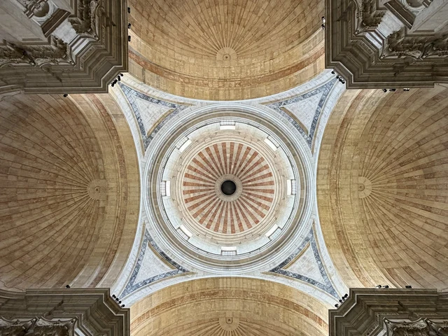 Coupole du Panthéon national de Lisbonne vue depuis l'intérieur