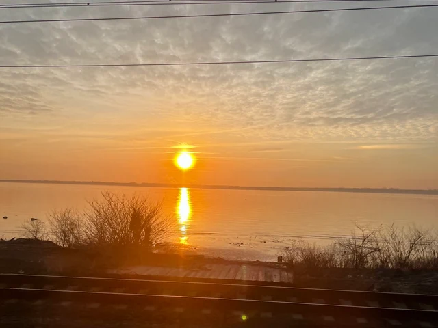 Lever de soleil vu depuis le train entre New York et Washington